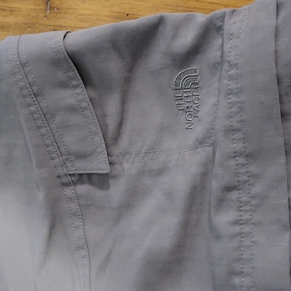 Women's North Face size 12 convertible pants - Picture 2 of 11